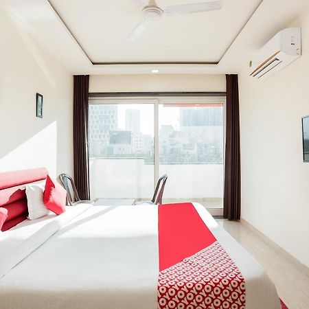 Oyo 65118 Hotel Vatika Gurgáon Kültér fotó