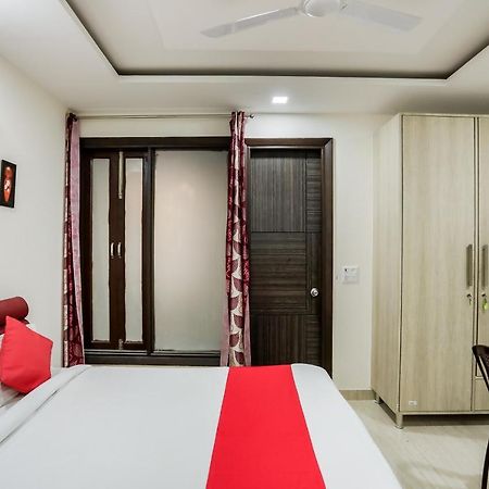 Oyo 65118 Hotel Vatika Gurgáon Kültér fotó