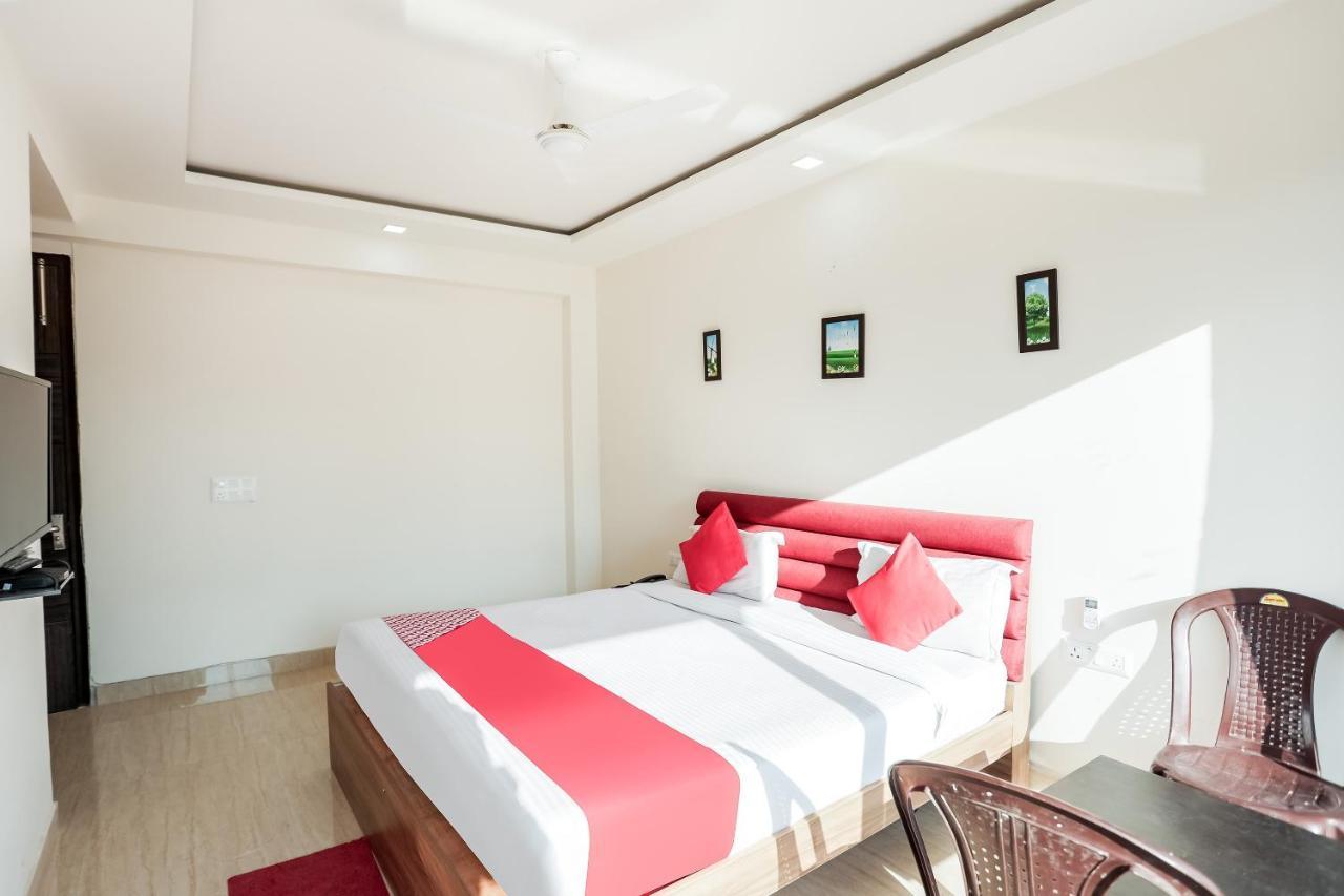 Oyo 65118 Hotel Vatika Gurgáon Kültér fotó