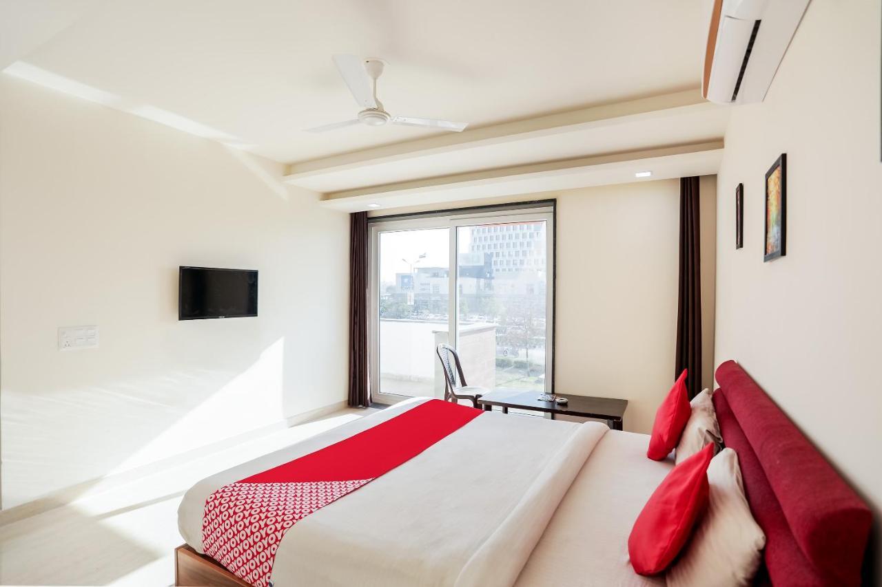 Oyo 65118 Hotel Vatika Gurgáon Kültér fotó