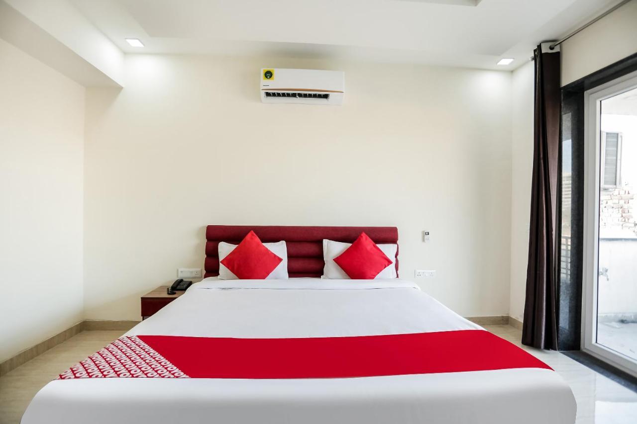 Oyo 65118 Hotel Vatika Gurgáon Kültér fotó