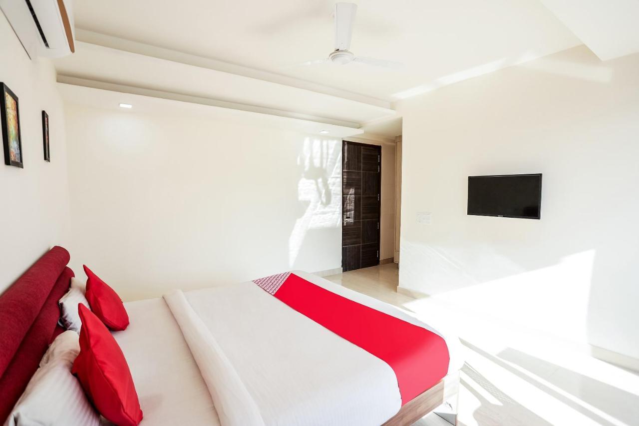 Oyo 65118 Hotel Vatika Gurgáon Kültér fotó