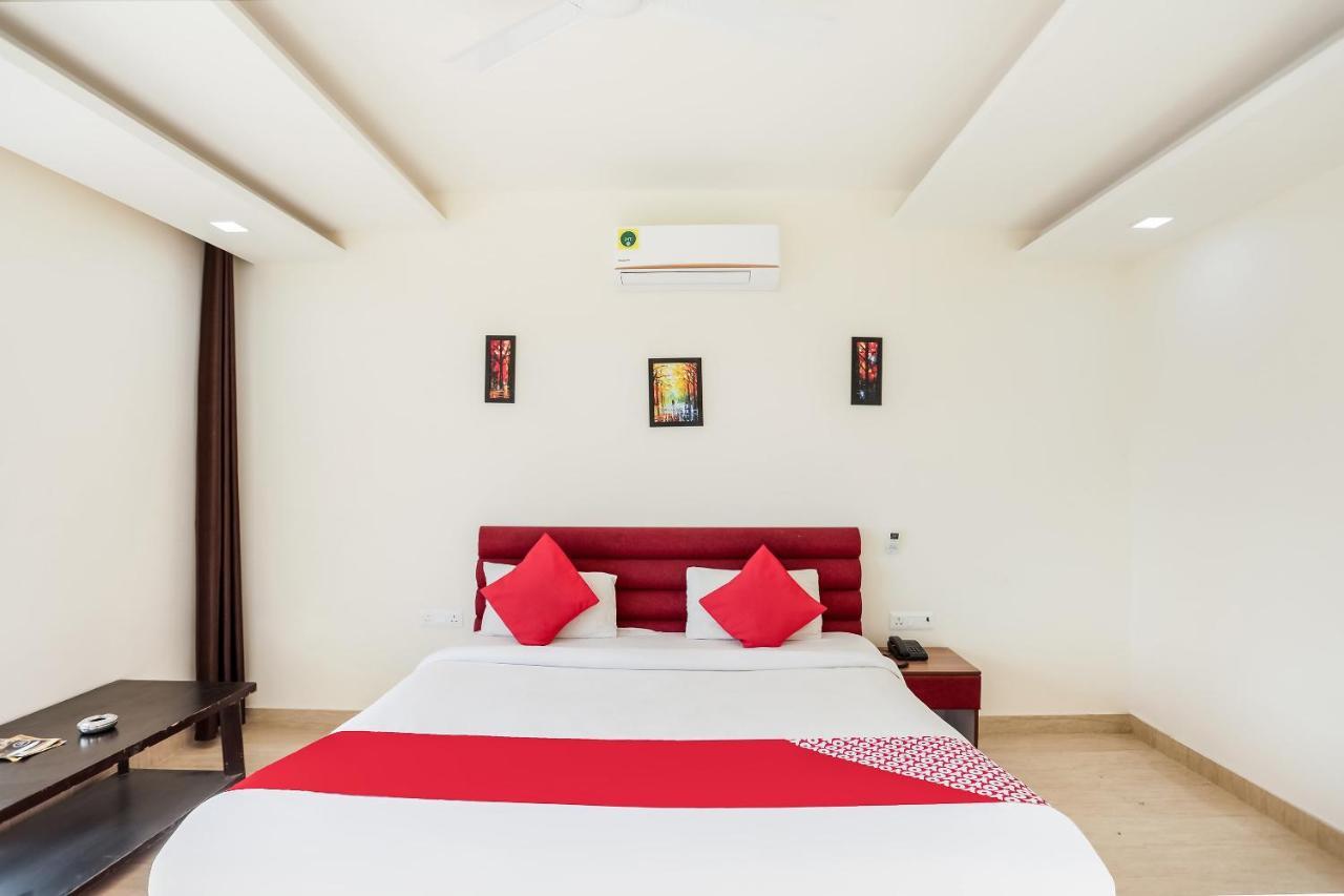 Oyo 65118 Hotel Vatika Gurgáon Kültér fotó