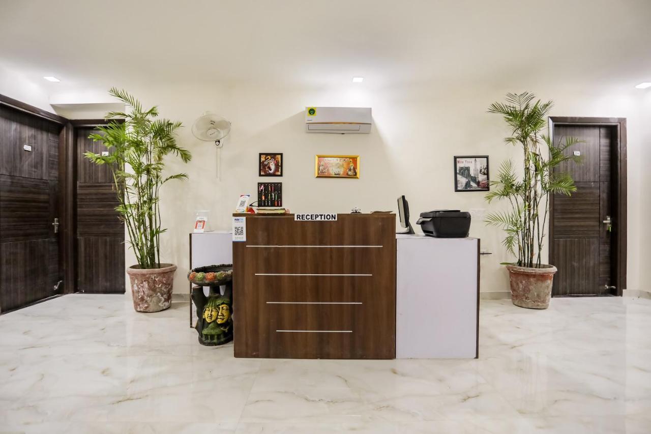 Oyo 65118 Hotel Vatika Gurgáon Kültér fotó