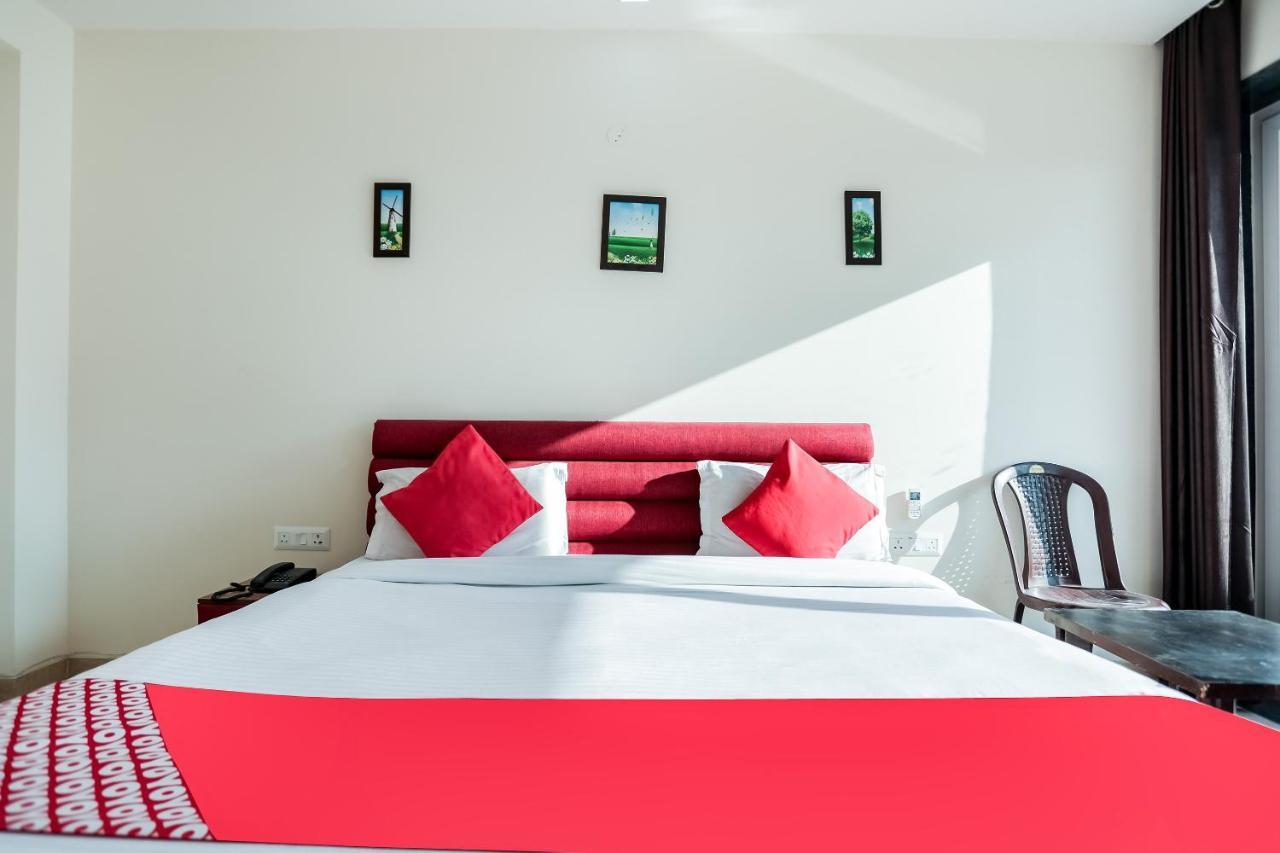 Oyo 65118 Hotel Vatika Gurgáon Kültér fotó